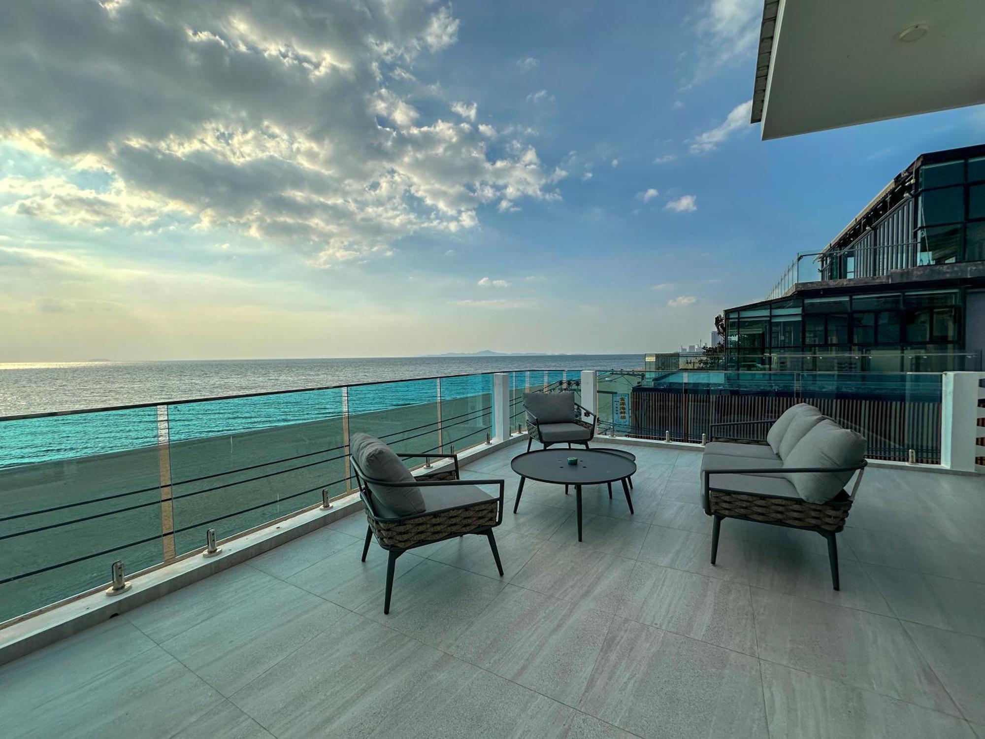 חוף ג'ומטיין Stunning Beachfront View Luxurious Apartment 40 מראה חיצוני תמונה
